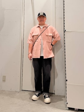 「BAYFLOW（ベイフロー）の[旅行にぴったり♪]トラベルマルチショルダーバッグ（ショルダーバッグ、ブラック系）」を使った、あおいさん（メンズ・164cm）の春コーディネート