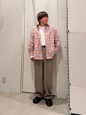 「BAYFLOW（ベイフロー）のFeels FLOWチェックシャツ（シャツ/ブラウス、オレンジ系）」を使った、あおいさん（メンズ・164cm）の春コーディネート