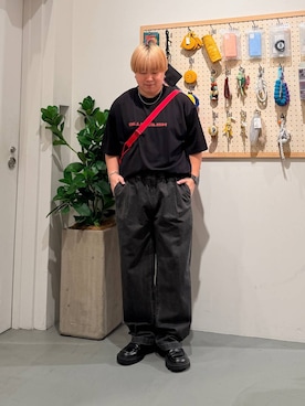 「BAYFLOW（ベイフロー）のロープキリカエムーンショルダーバッグ（ショルダーバッグ、レッド系）」を使った、あおいさん（メンズ・164cm）の夏コーディネート