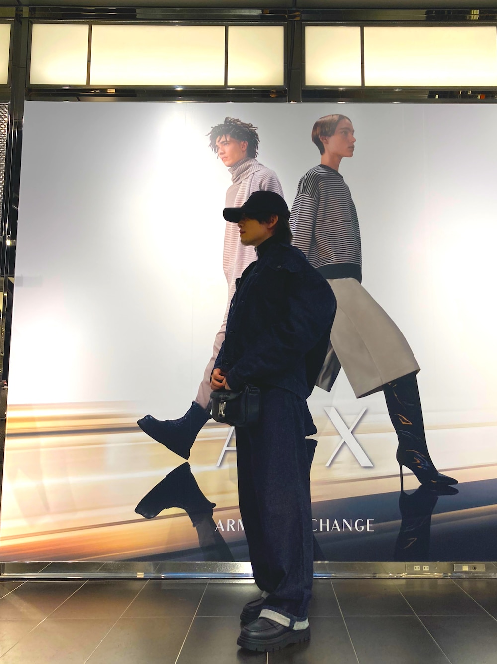 「デニム、秋コーデ、おしゃれさんと繋がりたい、セットアップ、ワイドデニム、AXchange、AXchanger、アルマーニエクスチェンジ、ローファー、冬のコーデ」｜「ARMANI EXCHANGEの【A|X アルマーニ エクスチェンジ】デニムパデッドブルゾン（デニムジャケット、ブルー系）」を使った、Yobeさん（メンズ・173cm）の秋コーディネートの1枚目の写真
