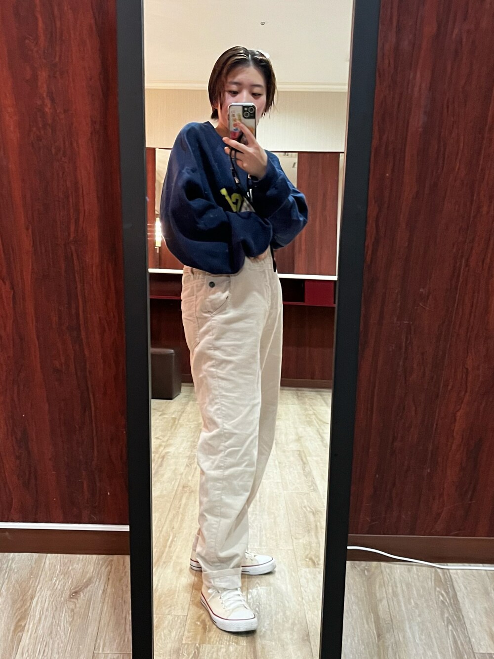 「しまむらのアイテム（オールインワン・サロペット、ベージュ系）」を使った、haru さん（レディース・155cm）の秋コーディネートの1枚目の写真