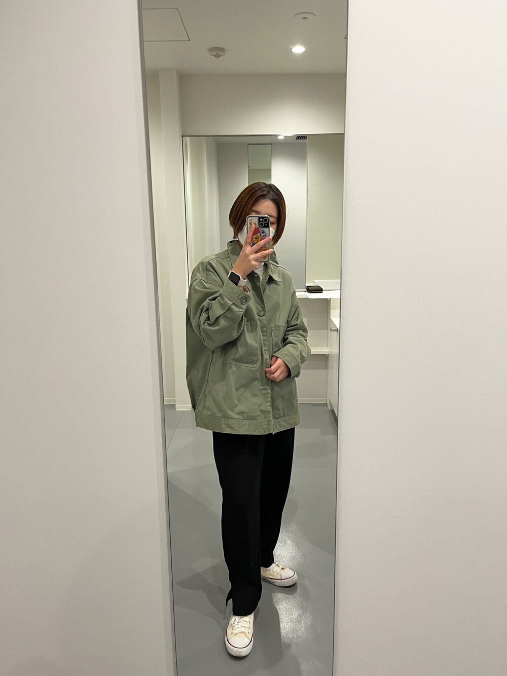 「WEGOのWEGO/カラーセンタープレスパンツ（スラックス、ブラック系）」を使った、haru さん（レディース・155cm）の秋コーディネートの1枚目の写真