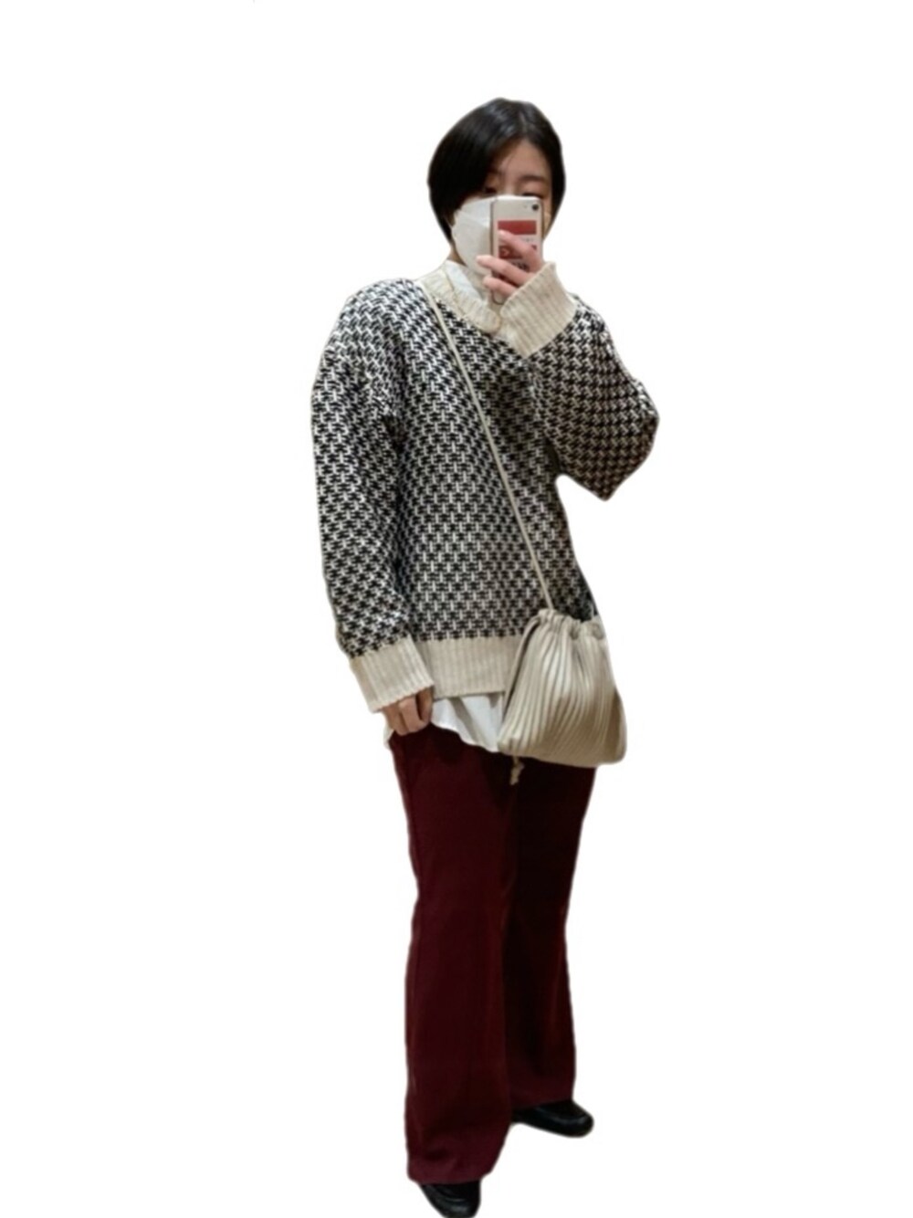 「GUのアイテム（パンツ、レッド系）」を使った、haru さん（レディース・155cm）の冬コーディネートの1枚目の写真