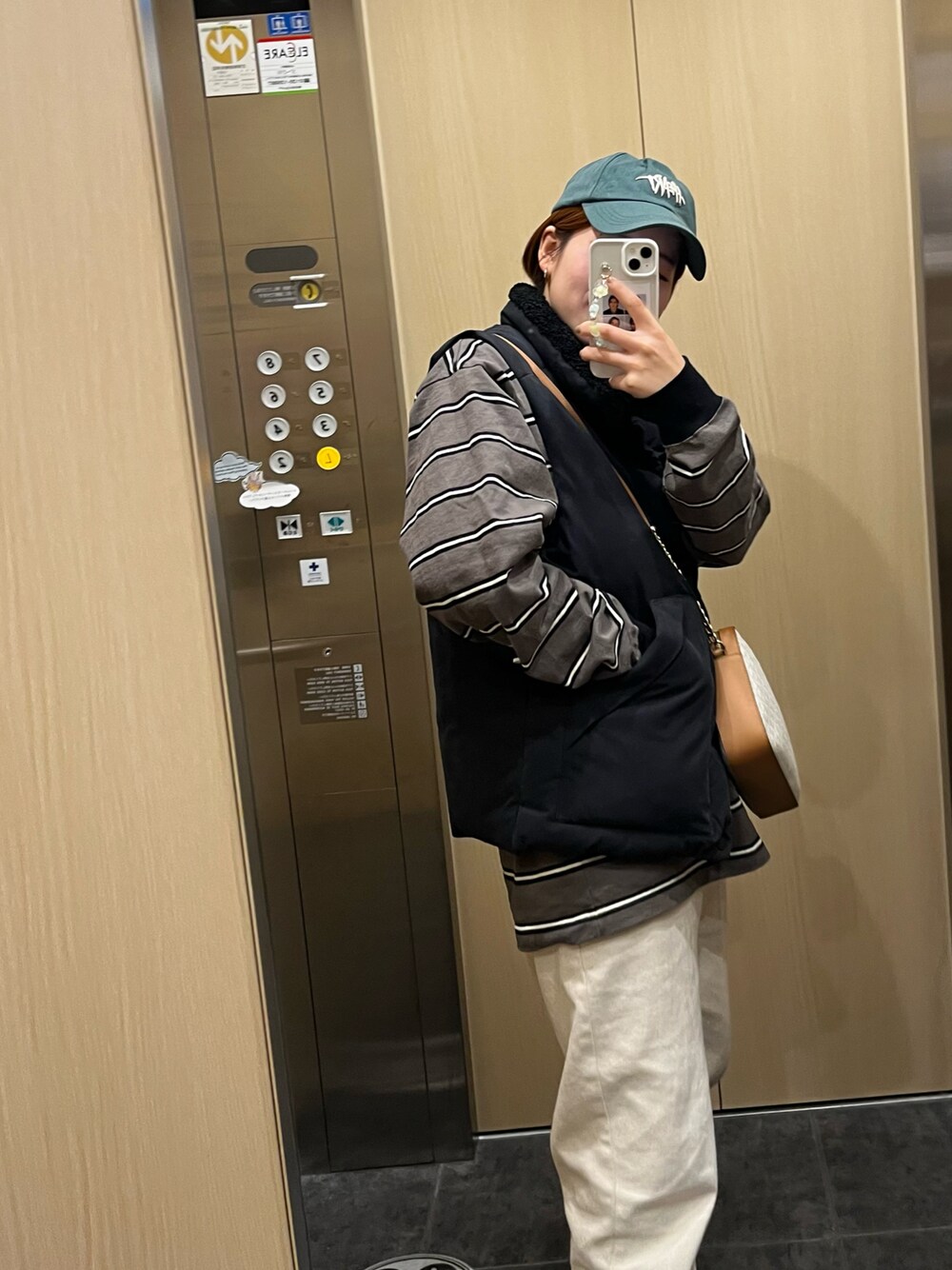 「古着のアイテム（キャップ、グリーン系）」を使った、haru さん（レディース・155cm）の冬コーディネートの1枚目の写真