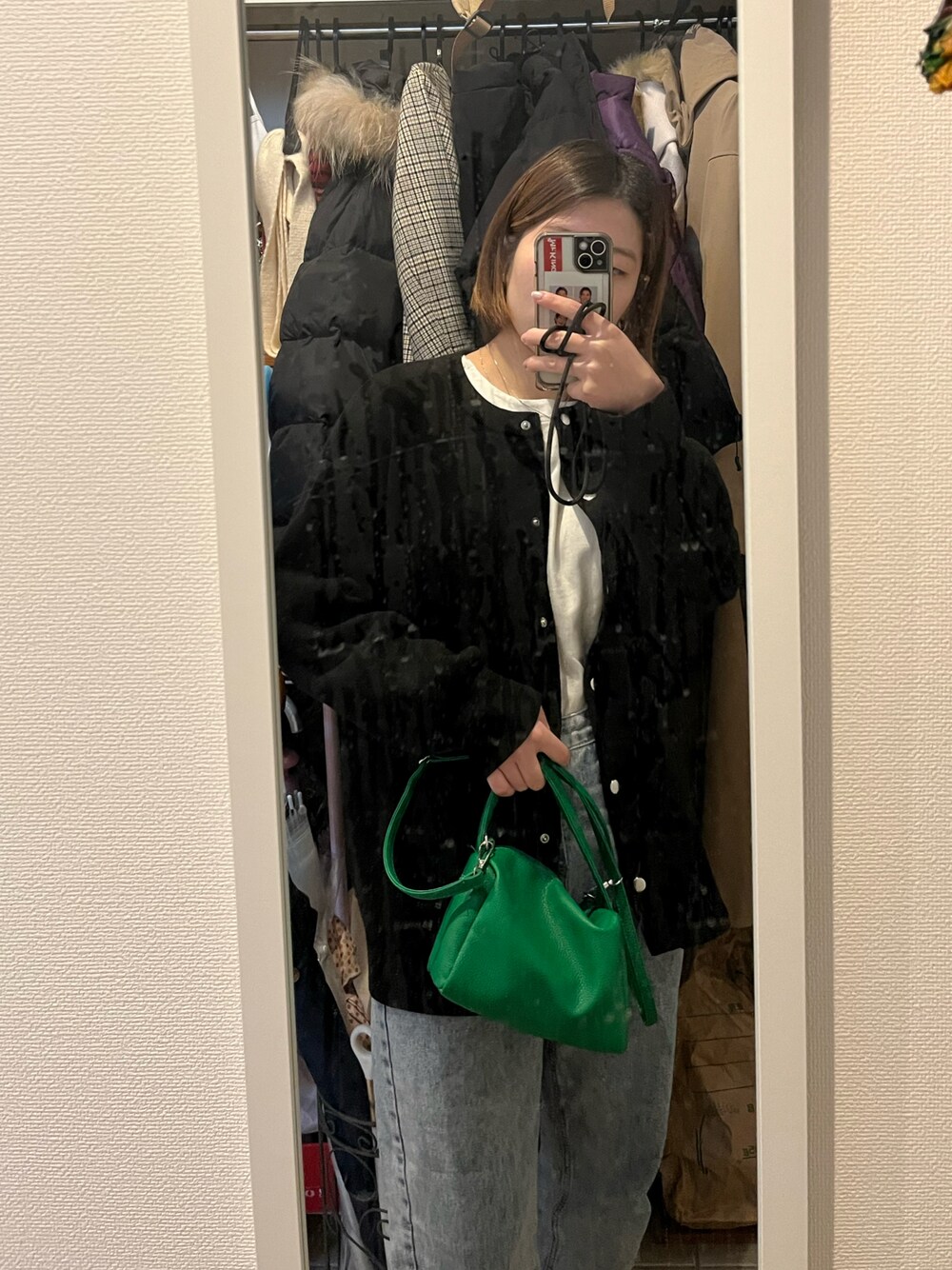 「GRLのケミカルウオッシュデニムパンツ（デニムパンツ、ブルー系）」を使った、haru さん（レディース・155cm）の春コーディネートの1枚目の写真