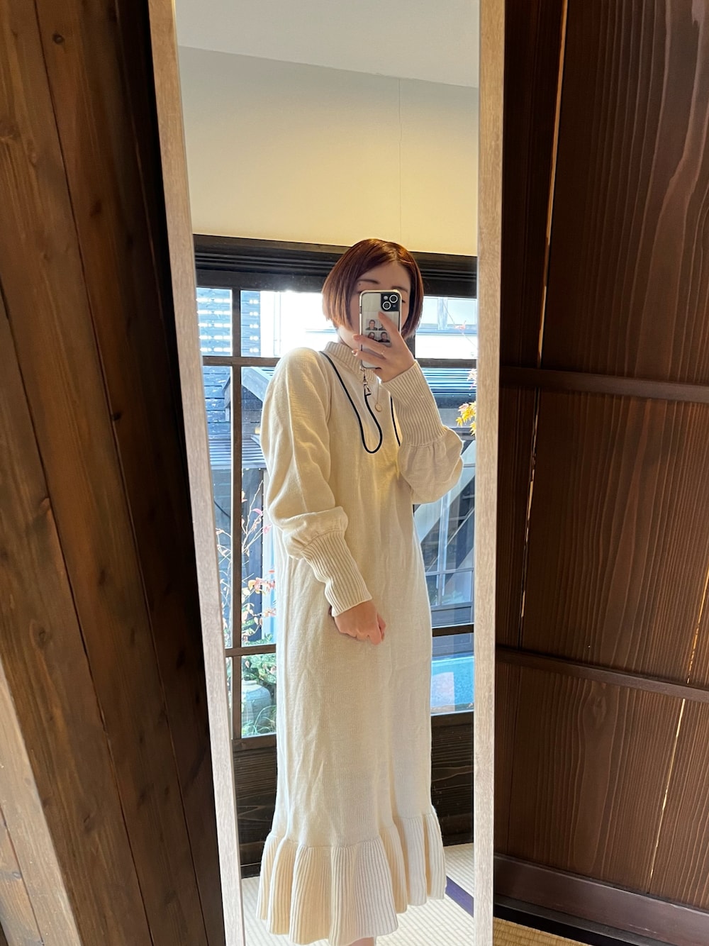 「GRLのウエストリボンニットワンピース（ワンピース、ベージュ系）」を使った、haru さん（レディース・155cm）の冬コーディネートの1枚目の写真