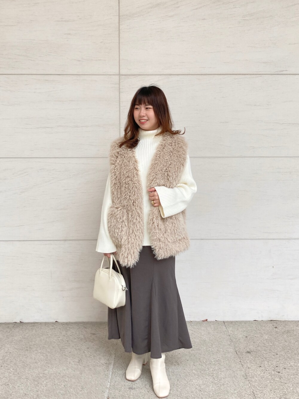「ootd、春コーデ、春、大人カジュアル、大人コーデ、カジュアル、カジュアルコーデ、オトナカジュアル、おしゃれさんと繋がりたい、オトナ女子、きれいめカジュアル、キレイめ、休日スタイル、ニット、スカート」｜「GRLのマーメイドスカート（スカート、ブルー系）」を使った、pipipigmeowさん（レディース・158cm）の春コーディネートの1枚目の写真