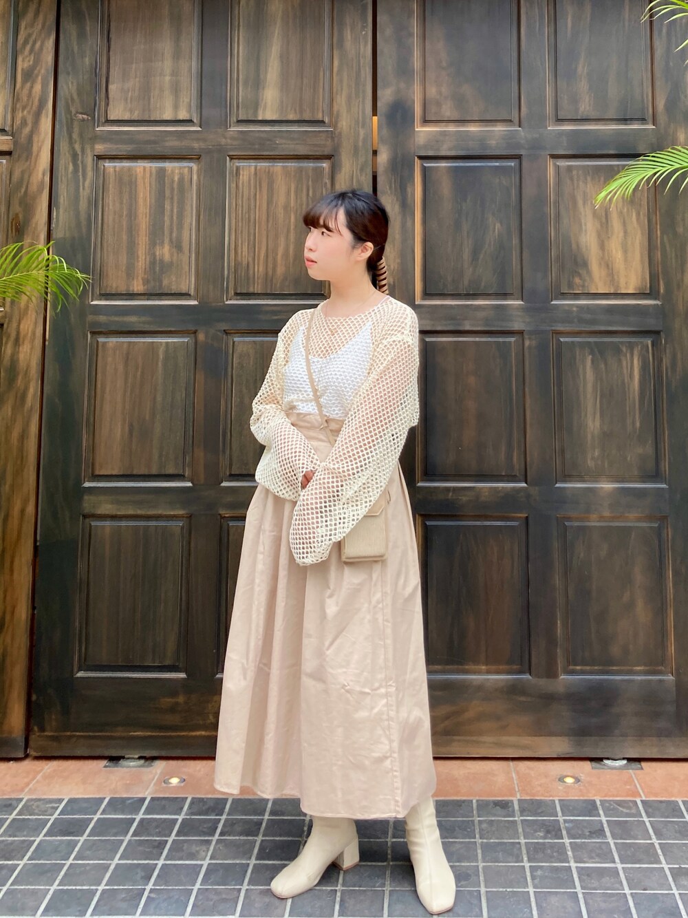「ootd、春コーデ、夏コーデ、大人カジュアル、休日スタイル、オトナカジュアル、おしゃれさんと繋がりたい、カジュアル、カジュアルコーデ、きれいめカジュアル、シンプル、シンプルコーデ、ベージュ、大人コーデ、スカート」｜「jouetieのオーバーメッシュトップス（Tシャツ/カットソー、ホワイト系）」を使った、pipipigmeowさん（レディース・158cm）の春コーディネートの1枚目の写真
