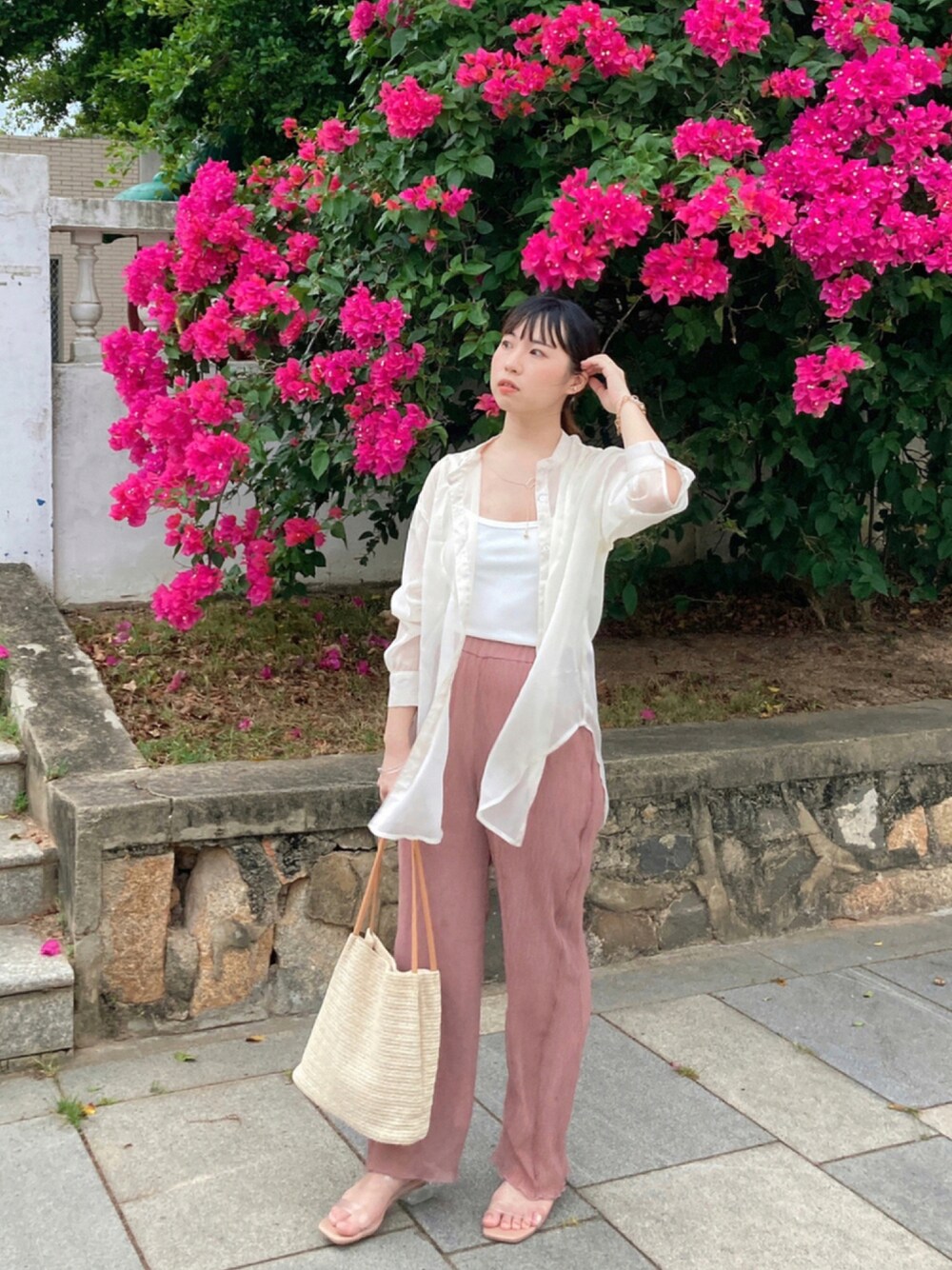 「ootd、夏、大人カジュアル、大人コーデ、夏コーデ、シアーシャツ、休日スタイル、ラクチンコーデ、パンツスタイル、淡色コーデ」｜「DISCOATのシアーヨウリュウカットパンツ（その他パンツ、ピンク系）」を使った、pipipigmeowさん（レディース・158cm）の夏コーディネートの1枚目の写真