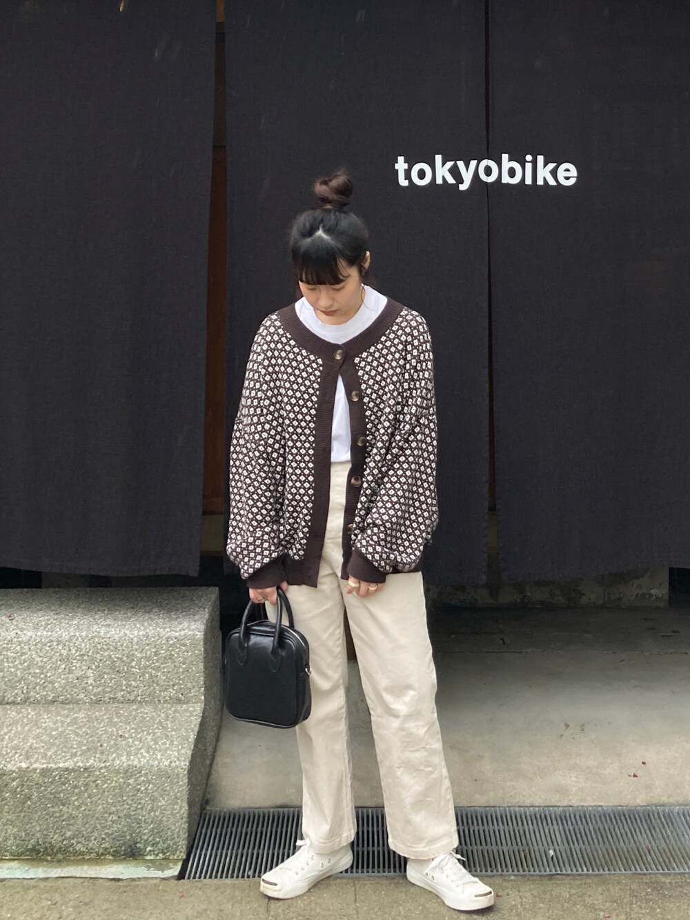 「ootd、オトナカジュアル、おしゃれさんと繋がりたい、オトナ女子、春コーデ、秋のコーデ、カジュアル、カジュアルコーデ、シンプル、シンプルコーデ、ニット、パンツスタイル、きれいめカジュアル、休日スタイル、大人カジュアル」｜「GENQUOのアイテム（チノパンツ、ベージュ系）」を使った、pipipigmeowさん（レディース・158cm）の春コーディネートの1枚目の写真