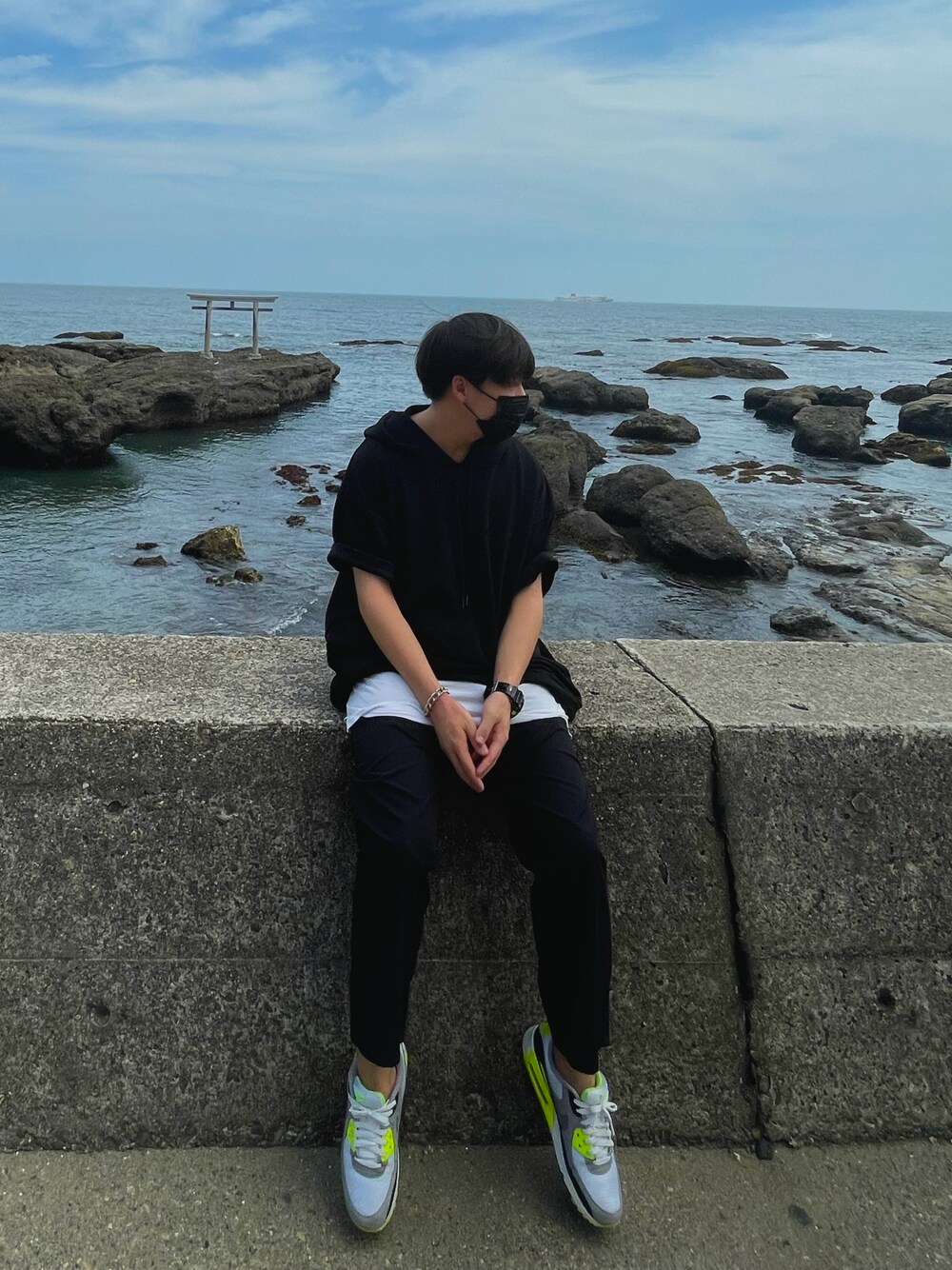 「夏コーデ、パーカー、海」｜「GUのアイテム（パーカー、ブラック系）」を使った、yuzukitakahashi さん（メンズ・165cm）の夏コーディネートの1枚目の写真