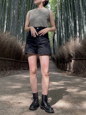 ブーツを使った デニムショートパンツ の人気ファッションコーディネート Wear