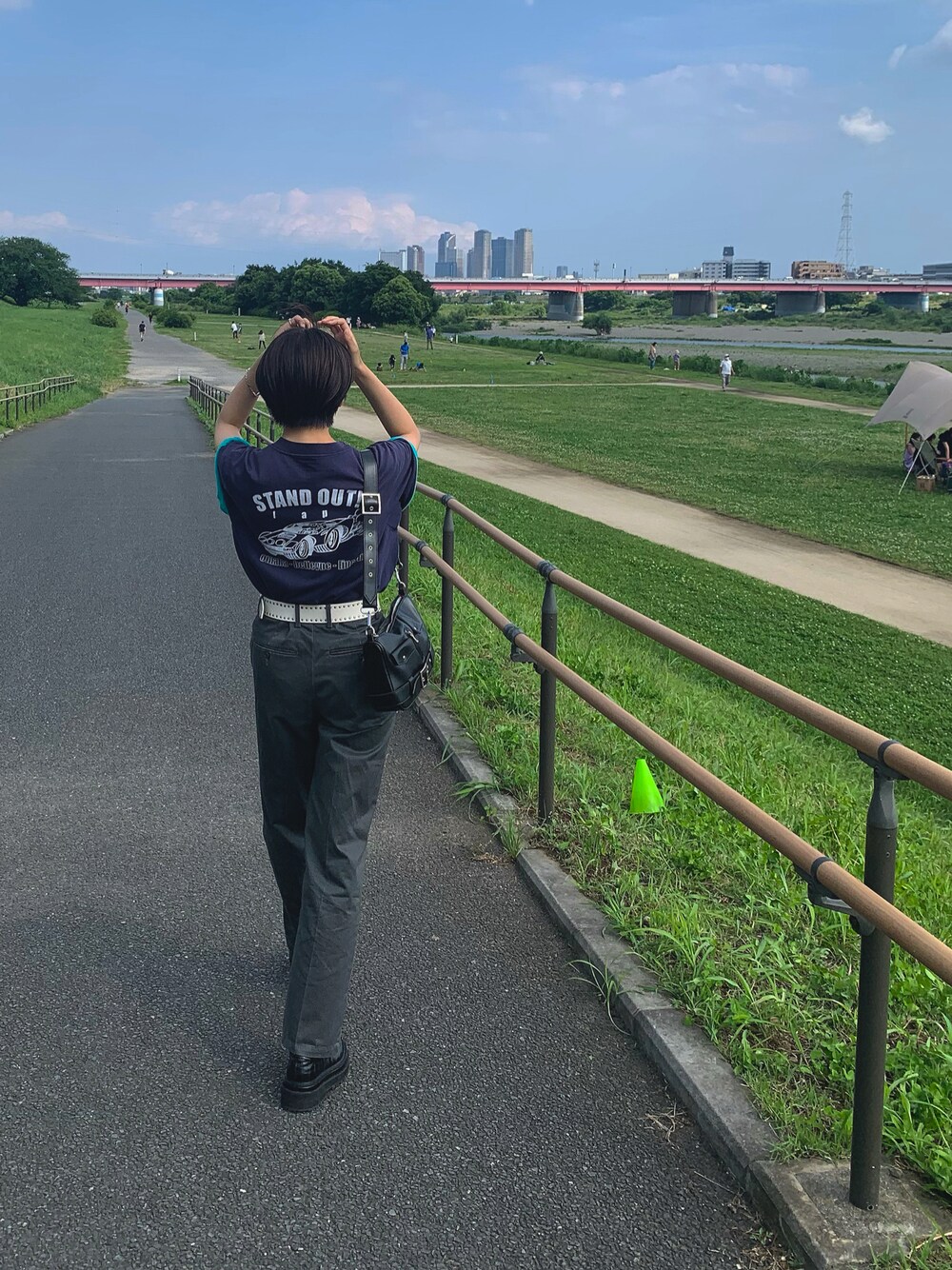 「公園デート」｜「古着のアイテム（パンツ、グレー系）」を使った、chiiさん（レディース・162cm）の夏コーディネートの1枚目の写真
