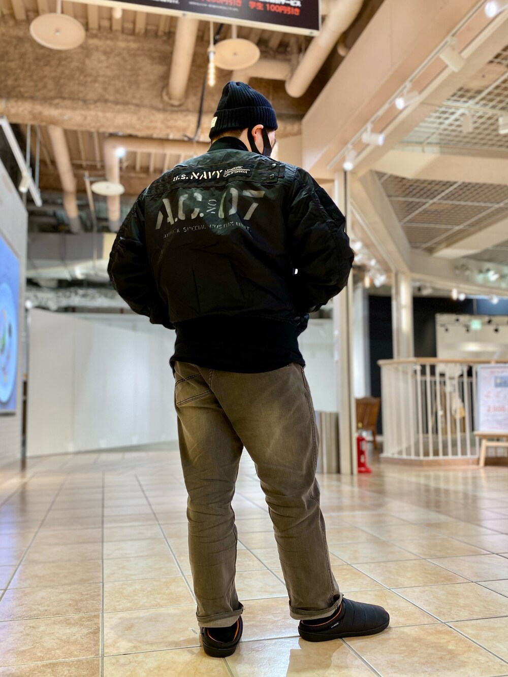 「ミリタリー、キャップ、AVIREX、冬コーデ、大人カジュアル、ラフ、ootd、AVIREXBelle、AVIREX新潟店、ファッションの力を信じよう」｜「AVIREXのコットン ワッチ キャップ / COTTON WATCH CAP / アヴィレックス / AVIREX（ニットキャップ/ビーニー、ブラック系）」を使った、kikuさん（メンズ・160cm）の冬コーディネートの1枚目の写真