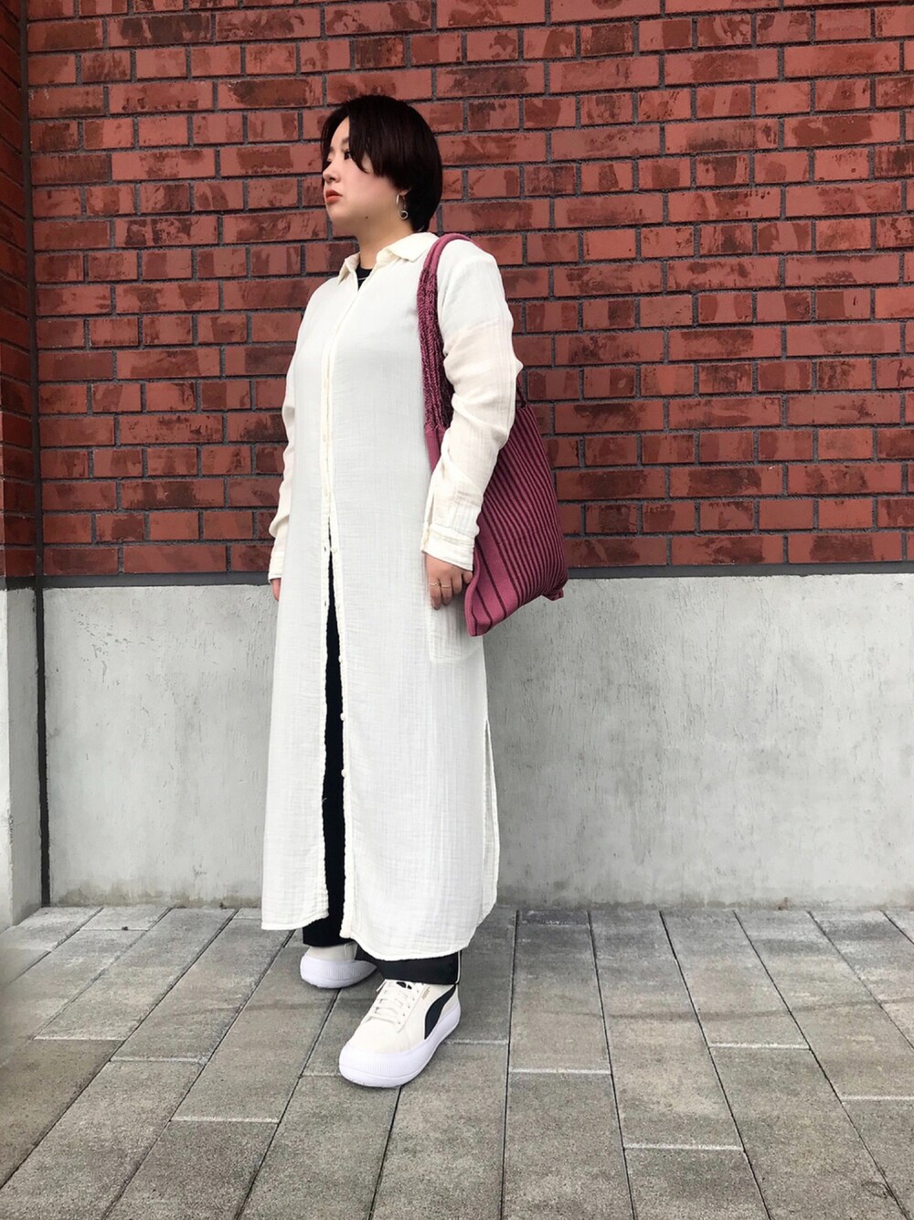 「シャツワンピ、サテンパンツ、スニーカー、PUMA、秋のコーデ、スタイルス(Styles)、communitymill、今日のコーデ」｜「PUMAのPUMA SUEDE MAYU 380686-01/02/08（スニーカー、ホワイト系）」を使った、cmyokoさん（レディース・150cm）の秋コーディネートの1枚目の写真