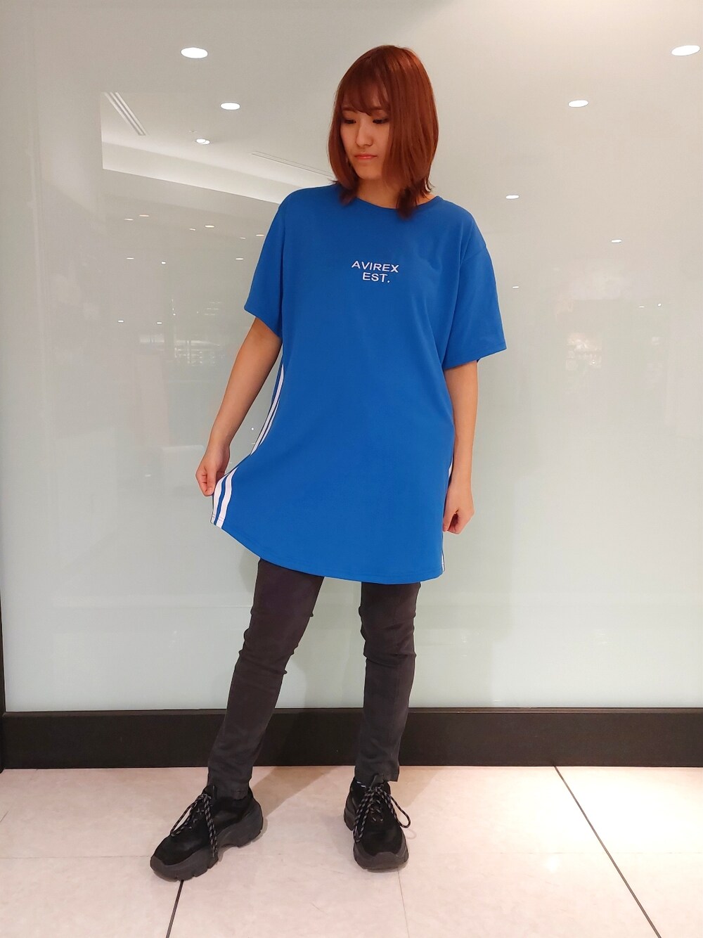 「AVIREX、AVIREXBelle、ごきげんウィーク、春コーデ、今日のコーデ、休日コーデ、初夏コーデ、春、ブルー、高身長女子、春夏コーデ、春カラー、夏コーデ、夏服、夏休み」｜「AVIREXのカモサテンストレッチパンツ/ CAMO SATIN STRETCH PANTS（その他パンツ、ブラック系）」を使った、naoさん（レディース・167cm）の春コーディネートの1枚目の写真