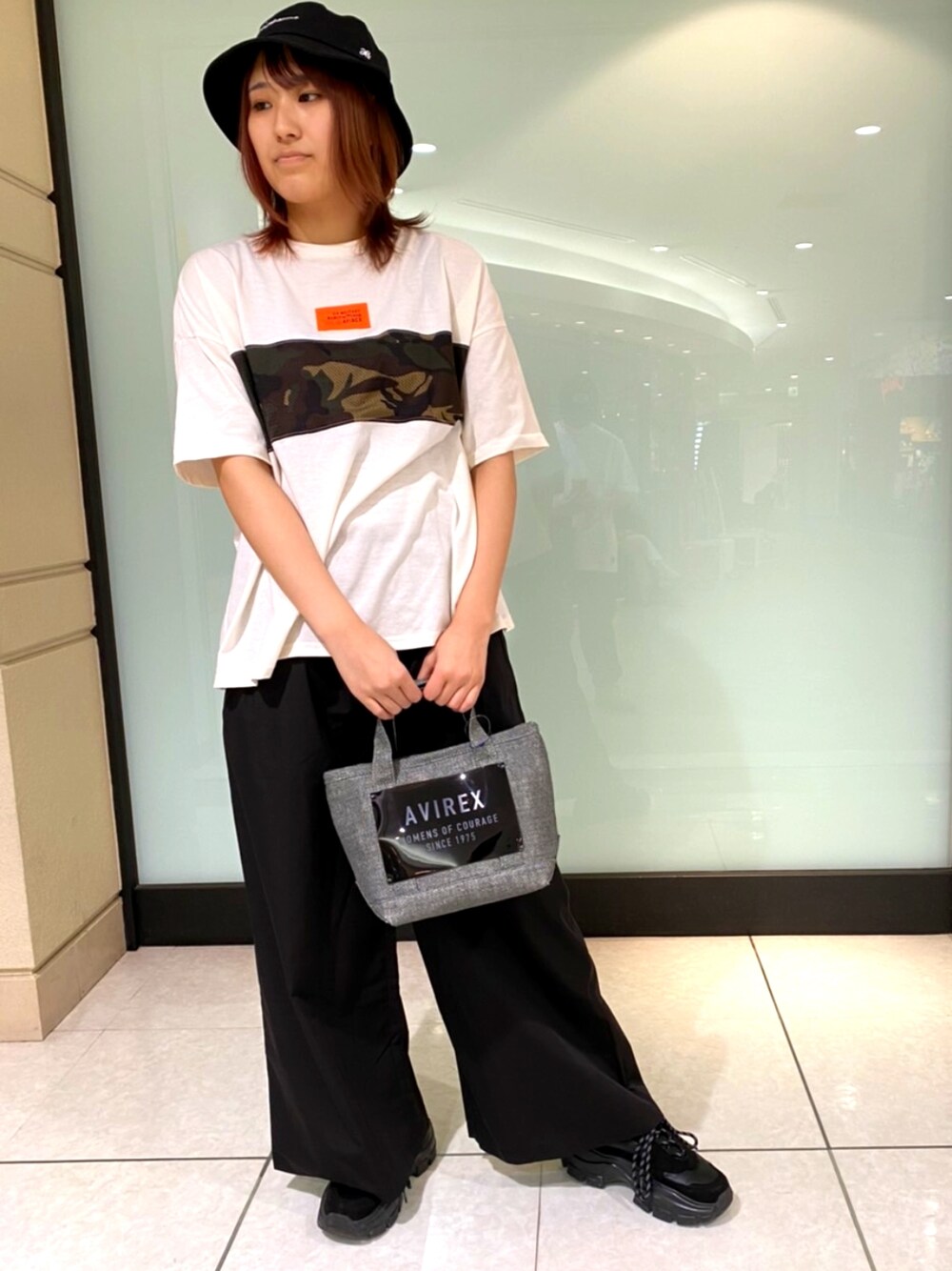 「AVIREX、AVIREXBelle、夏コーデ、夏服、夏スタイル、レディース、高身長女子、休日スタイル、お出かけコーデ、大人コーデ、大人ガーリー、大人かわいい、オトナ女子、高身長コーデ、ワイドパンツ」｜「AVIREXのAB MARK BUCKET HAT/ ABマーク バケットハット（ハット、ホワイト系）」を使った、naoさん（レディース・167cm）の春コーディネートの1枚目の写真