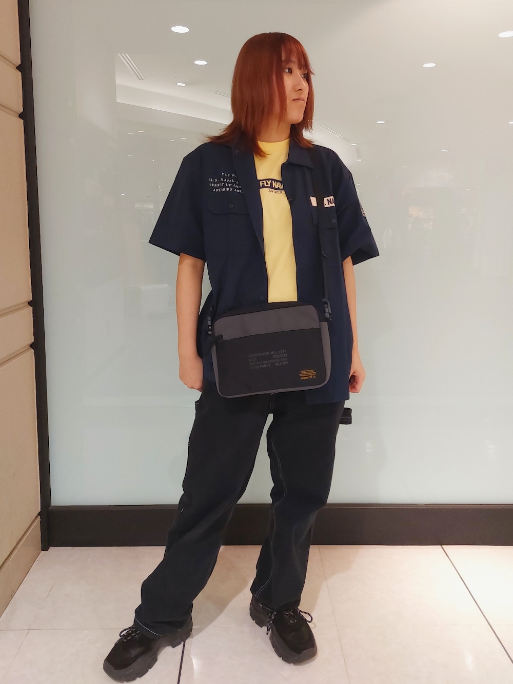 「AVIREX、AVIREXBelle、春夏コーデ、オトナ女子、高身長女子、高身長コーデ、メンズコーデ、メンズアイテム、夏コーデ、夏服、オトナストリート、メンズライクコーデ、メンズシャツ、メンズＴシャツ、高身長ガール」｜「AVIREXのAVI-S/S TC NAVAL WOR（シャツ/ブラウス、ブルー系）」を使った、naoさん（レディース・167cm）の春コーディネートの1枚目の写真