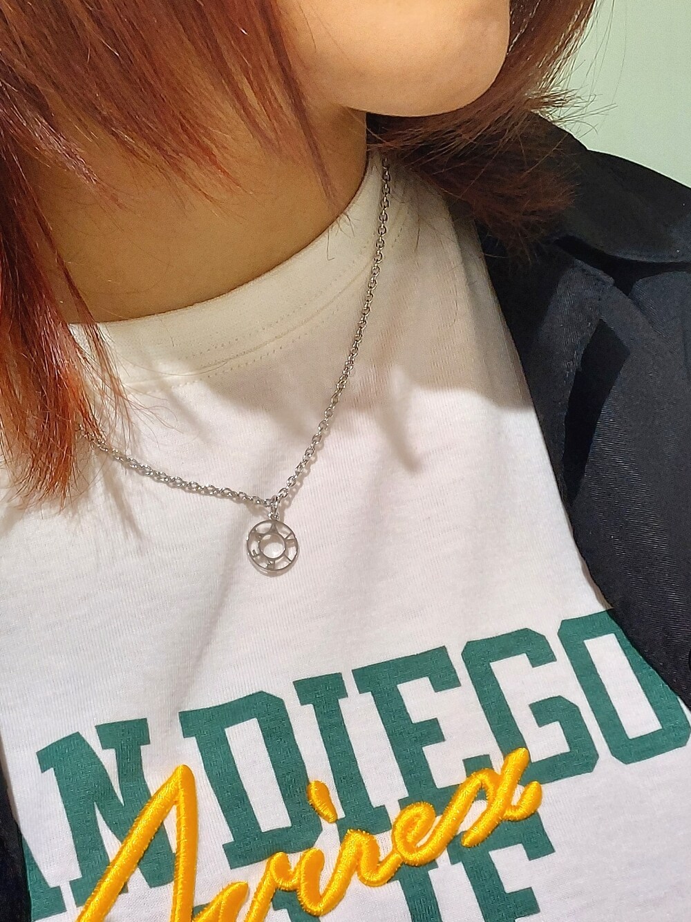 「AVIREX、AVIREXBelle、アクセサリー、ネックレス、レディース、夏コーデ、メンズライク、休日コーデ、白シャツ、白Tシャツ、夏、夏服、夏スタイル、女子コーデ、高身長女子」｜「AVIREXのL-S/S COLOR COMBI EM（Tシャツ/カットソー、ホワイト系）」を使った、naoさん（レディース・167cm）の春コーディネートの1枚目の写真