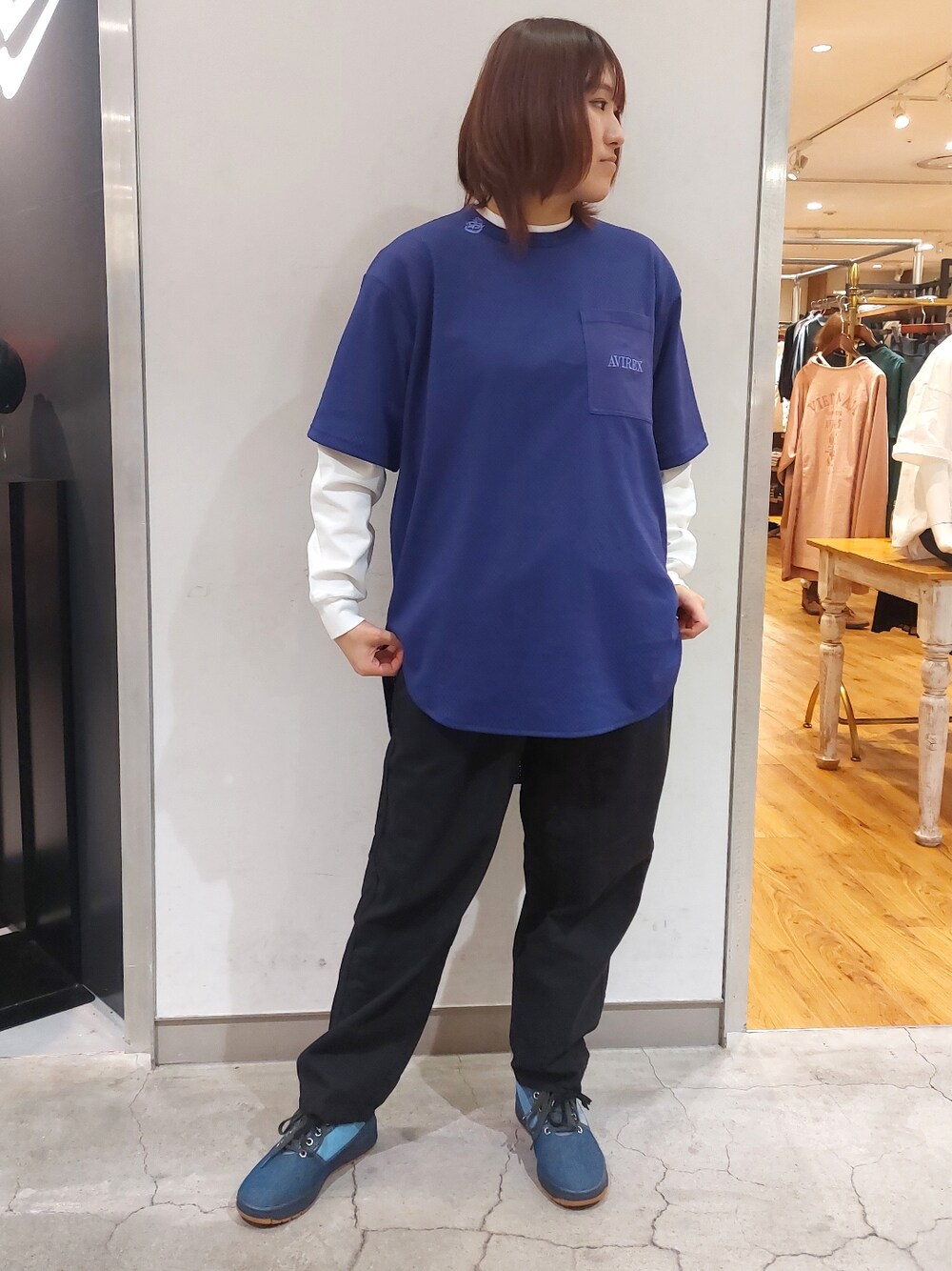 「AVIREX、AVIREXBelle、春コーデ、春服、メンズパンツ、メンズアイテム、高身長女子、高身長コーデ、レディースファッション、春のレジャースタイル、春のお出かけコーデ、メンズサイズ、メンズシャツ、大人コーデ、大人女子」｜「AVIREXのMESH EMBROIDERY TOPS/ メッシュ刺繍トップス（Tシャツ/カットソー、パープル系）」を使った、naoさん（レディース・167cm）の春コーディネートの1枚目の写真