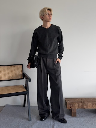「Adoon plain(アドーンプレーン)のASSORTED ONE-TUCK STRAIGHT SLACKS / アソート1タックストレートスラックス(ストライプ・無地)(スラックス)」を使った、hikaruさん(メンズ・173cm)の秋コーディネート