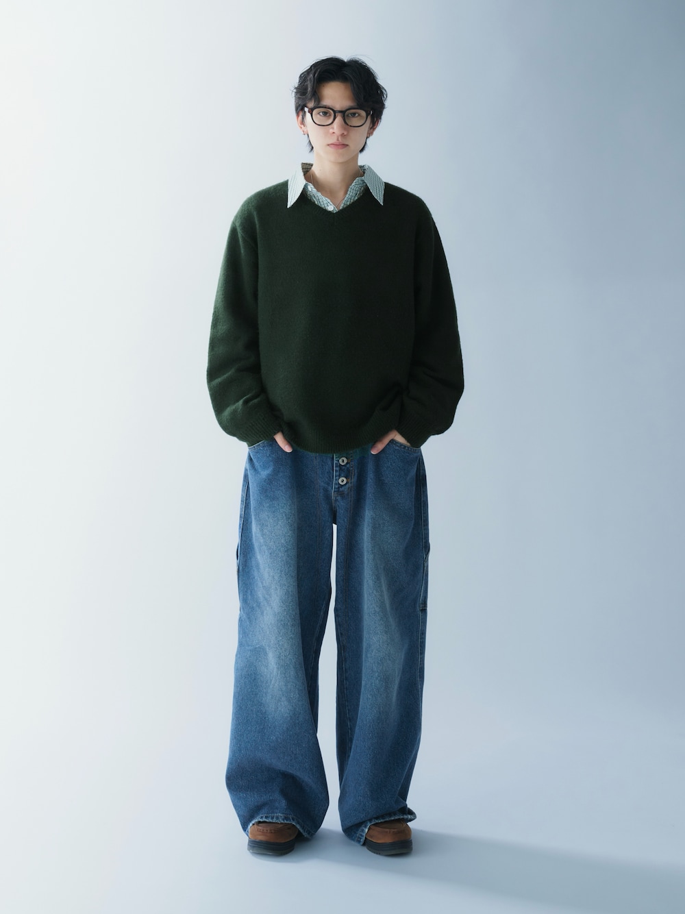 「真冬のあったかスタイル、大人コーデ、Adoonplain、ニット、ニットコーデ、Vネック、WEARyouthコーデ、WEARタイアップ」｜「Adoon plainのSOFT TOUCH V NECK KNIT / ソフトタッチVネックニット（ニット/セーター、グリーン系）」を使った、hikaruさん（メンズ・173cm）の冬コーディネートの1枚目の写真