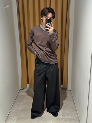 「Adoon plain(アドーンプレーン)のShallow V-Neck Long Sleeve T / 浅VネックレイヤードライクロンT(Tシャツ/カットソー)」を使った、hikaruさん(メンズ・173cm)の春コーディネート