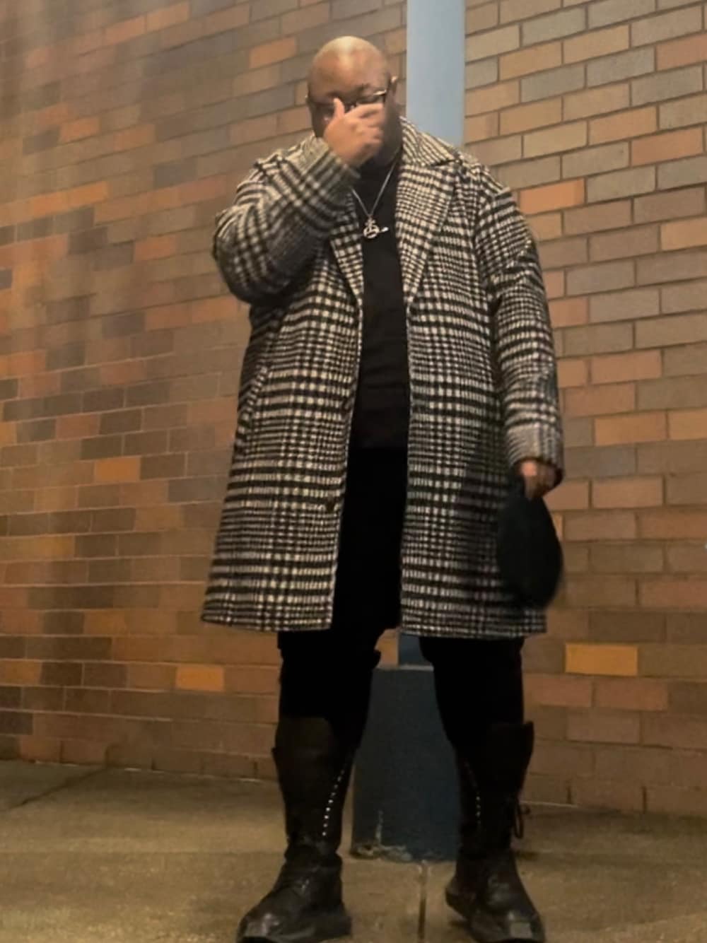 「Vivienne Westwoodのアイテム（ネックレス、シルバー系）」を使った、animupapiさん（メンズ・170cm）の冬コーディネートの1枚目の写真