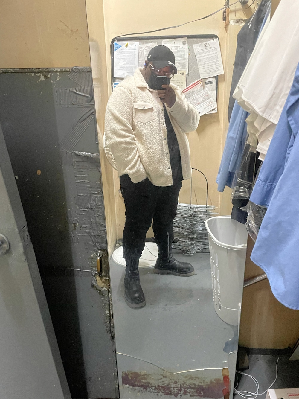 「NYC、BOTTEGA VENETA、mastermind JAPAN」｜「BOTTEGA VENETAのアイテム（ブーツ、ブラック系）」を使った、animupapiさん（メンズ・170cm）の秋コーディネートの1枚目の写真