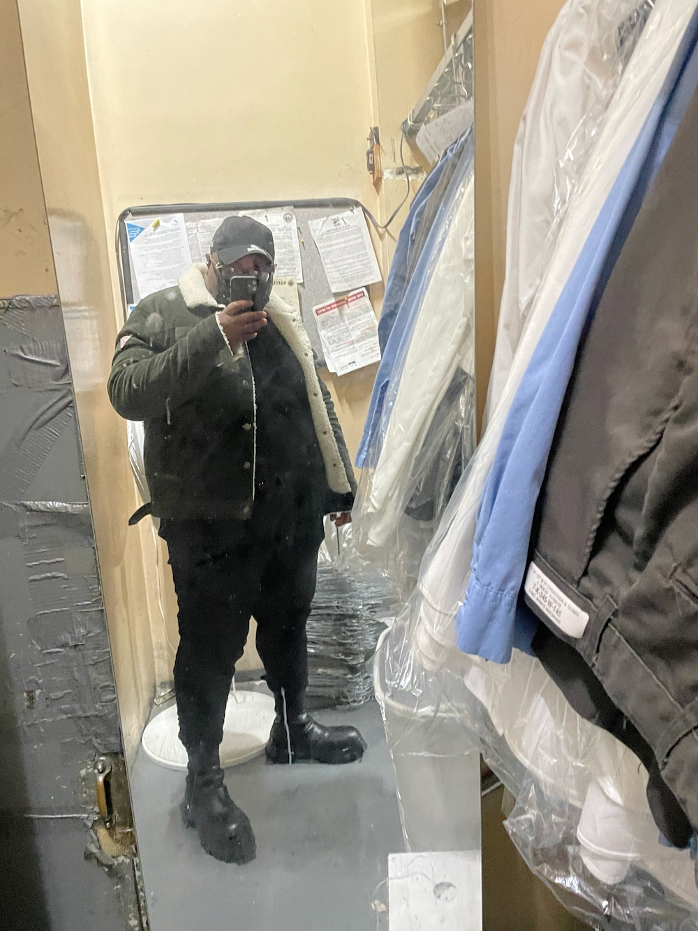 「Rick Owensのアイテム（ブーツ、ブラック系）」を使った、animupapiさん（メンズ・170cm）の冬コーディネートの1枚目の写真