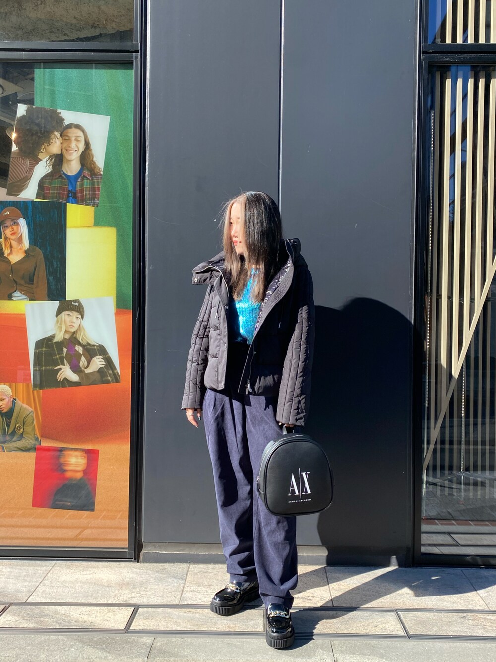 「AXchanger、AXchange、AXCatStreet、アルマーニエクスチェンジ、armaniexchange、秋冬コーデ、パンツコーデ、着回しコーデ、ローファー、メンズライク」｜「ARMANI EXCHANGEの【A|X アルマーニ エクスチェンジ】A|Xロゴ　フーディパファージャケット（ブルゾン、ホワイト系）」を使った、かわみーさん（レディース・158cm）の冬コーディネートの1枚目の写真