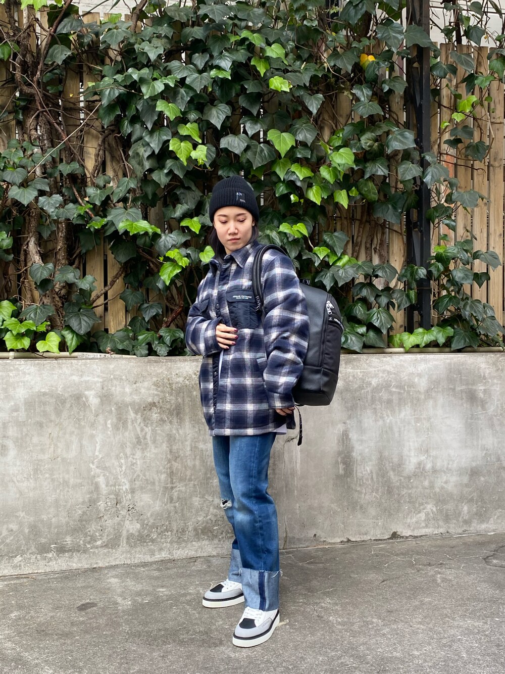 「AXchanger、AXchange、AXCatStreet、アルマーニエクスチェンジ、armaniexchange、カジュアル、オーバーサイズ、ビッグシルエット、メンズライク、デニム」｜「ARMANI EXCHANGEの【A|X アルマーニ エクスチェンジ】YOU.ME.US.　ニットキャップ（ニットキャップ/ビーニー、ブラック系）」を使った、かわみーさん（レディース・158cm）の秋コーディネートの1枚目の写真