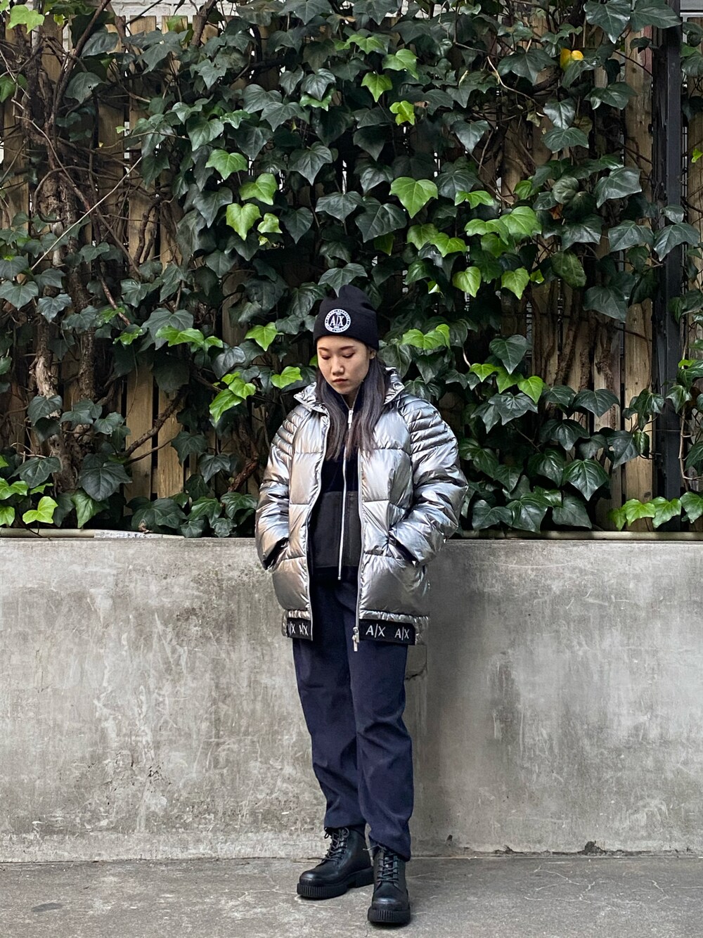 「AXchanger、AXchange、AXCatStreet、アルマーニエクスチェンジ、armaniexchange、カジュアル、メンズライク、ニット帽、シルバー、パンツスタイル」｜「ARMANI EXCHANGEの【A|X アルマーニ エクスチェンジ】A|Xロゴパッチ　ニットキャップ（ニットキャップ/ビーニー、ブラック系）」を使った、かわみーさん（レディース・158cm）の冬コーディネートの1枚目の写真