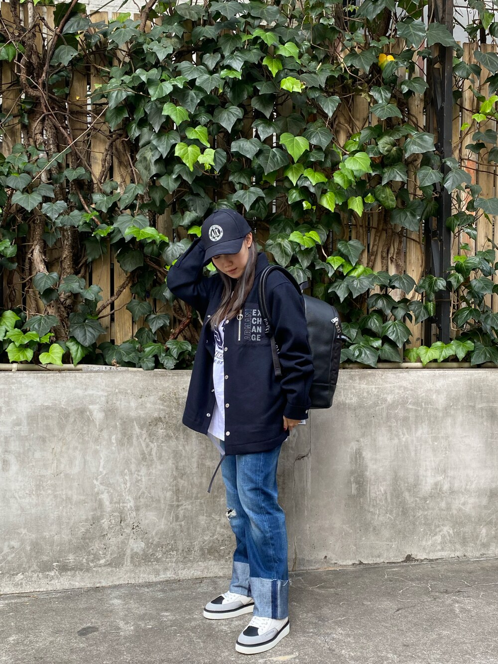 「AXchanger、AXchange、AXCatStreet、アルマーニエクスチェンジ、armaniexchange、キャップ、シンプル、カジュアルコーデ、ラクチンコーデ、ラフ」｜「ARMANI EXCHANGEの【A|X アルマーニ エクスチェンジ】カモフラージュ柄　AXロゴ　パネルキャップ（キャップ、ブルー系）」を使った、かわみーさん（レディース・158cm）の秋コーディネートの1枚目の写真