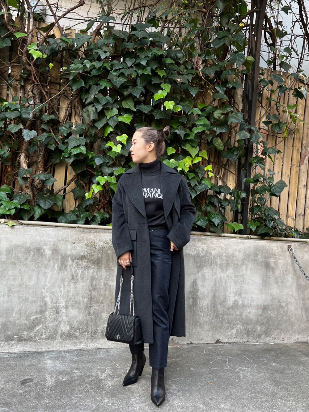 「AXchanger、AXchange、AXCatStreet、アルマーニエクスチェンジ、armaniexchange、大人カジュアル、シンプル、キレイめ、デニム、きれいめカジュアル」｜「ARMANI EXCHANGEの【A|X アルマーニ エクスチェンジ】デザインポケット　チェスターコート（チェスターコート、グレー系）」を使った、かわみーさん（レディース・158cm）の冬コーディネートの1枚目の写真