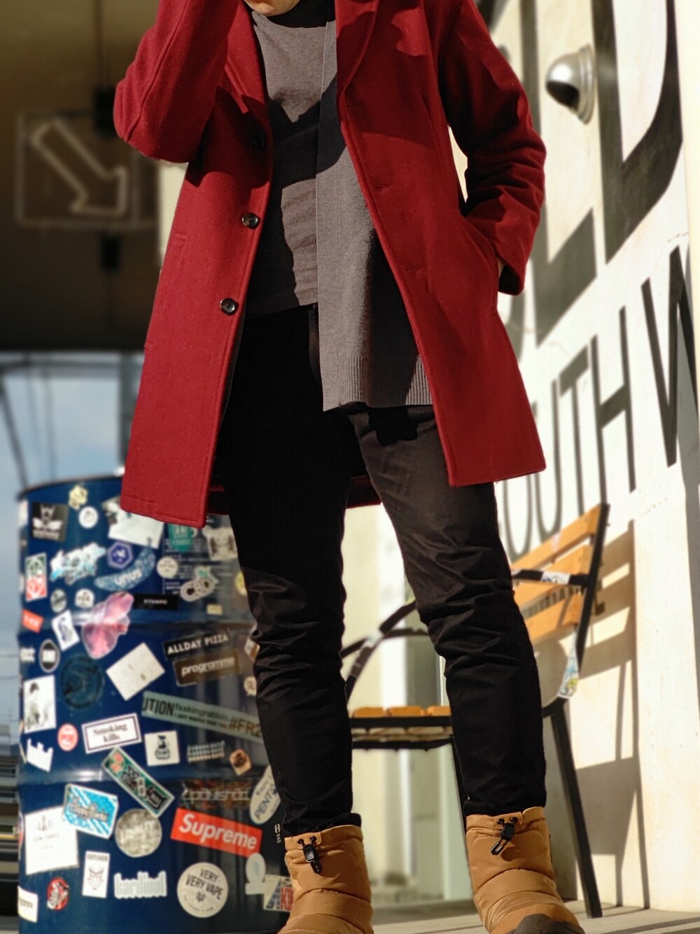 「大人カジュアル」｜「URBAN RESEARCHのウールカラーフードコート（その他アウター、レッド系）」を使った、yukitowalkさん（メンズ・168cm）の春コーディネートの1枚目の写真
