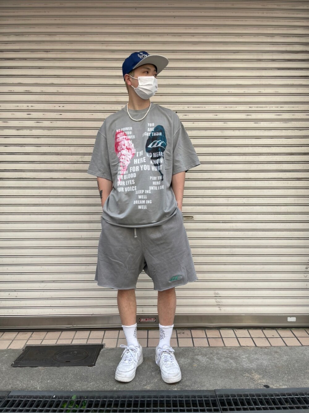 「anThem、SAINT M××××××、ナイキ、NIKE、ROYAL FLASH、royalflash梅田、ROYAL FLASH南船場、いいね、save、フォローお願いします🤑、おしゃれさんと繋がりたい、夏、カジュアルコーデ、リラックススタイル」｜「ROYAL FLASHのアイテム（トップス、グレー系）」を使った、kaiseiさん（メンズ・172cm）の春コーディネートの1枚目の写真