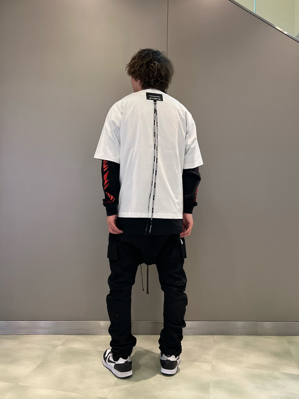 「PHENOMENON、afartefact、NIKE、ROYAL FLASH、royalflash梅田、ROYAL FLASH福岡、ROYAL FLASH南船場、いいね、save、フォローお願いします🤑、おしゃれさんと繋がりたい、秋のコーデ、メンズファッション、シンプルスタイル、ビックシルエット、ストリート」｜「PHENOMENONのアイテム（トップス、ホワイト系）」を使った、kaiseiさん（メンズ・172cm）の秋コーディネートの1枚目の写真