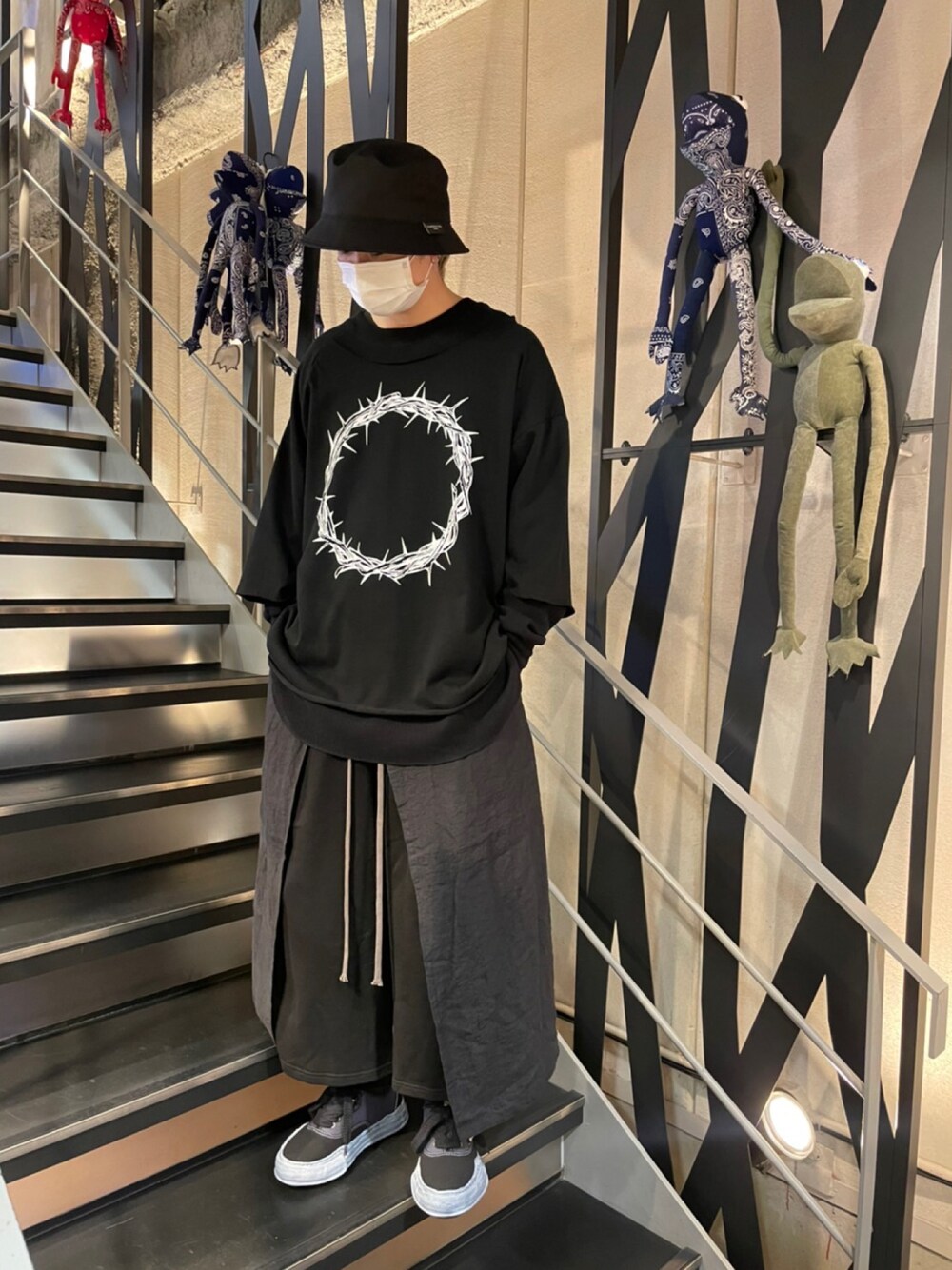 「ルシアンペラフィネ、af artefact、低身長コーデ、Maison MIHARA YASUHIRO、ROYAL FLASH、royalflash梅田、おしゃれさんと繋がりたい、いいね、save、フォローお願いします🤑、春夏コーデ、モノトーンコーデ」｜「ROYAL FLASHのアイテム（パンツ、ブラック系）」を使った、kaiseiさん（メンズ・172cm）の春コーディネートの1枚目の写真