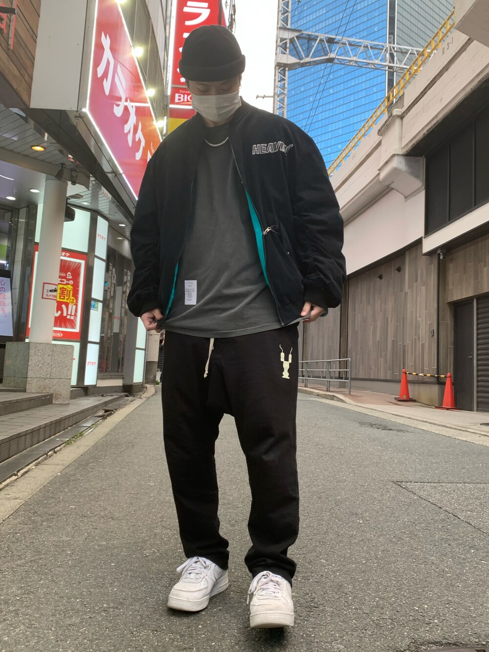 「スタジャン、リバーシブル、ROYAL FLASH、royalflash梅田、いいね、save、フォローお願いします🤑、おしゃれさんと繋がりたい、NIKE、リックオウエンス」｜「ROYAL FLASHのアイテム（パーカー、グレー系）」を使った、kaiseiさん（メンズ・172cm）の冬コーディネートの1枚目の写真