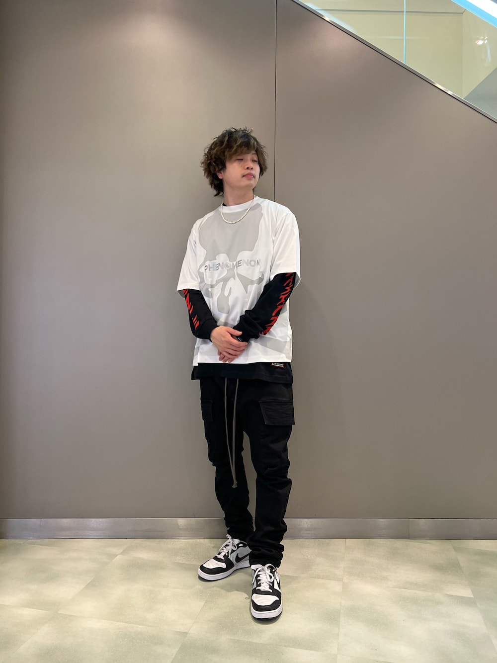 「PHENOMENON、afartefact、NIKE、ROYAL FLASH、royalflash梅田、ROYAL FLASH南船場、いいね、save、フォローお願いします🤑、おしゃれさんと繋がりたい、秋のコーデ、メンズファッション、シンプルスタイル、ビックシルエット、冬コーデ」｜「ROYAL FLASHのA.F ARTEFACT/エーエフ・アーティファクト/Denim Sarouel Skinny Long Pants（デニムパンツ、ブラック系）」を使った、kaiseiさん（メンズ・172cm）の秋コーディネートの1枚目の写真