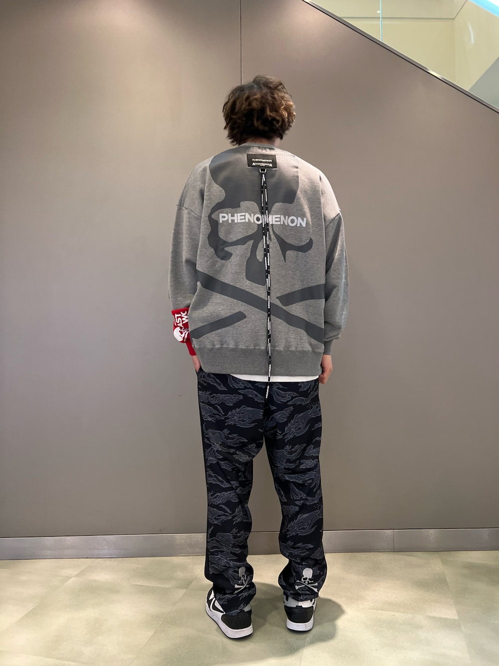 「PHENOMENON、mastermind、NIKE、ROYAL FLASH、royalflash梅田、ROYAL FLASH南船場、いいね、save、フォローお願いします🤑、おしゃれさんと繋がりたい、休日コーデ、大人コーデ、ビッグシルエット、秋」｜「PHENOMENONのアイテム（トップス、グレー系）」を使った、kaiseiさん（メンズ・172cm）の秋コーディネートの1枚目の写真