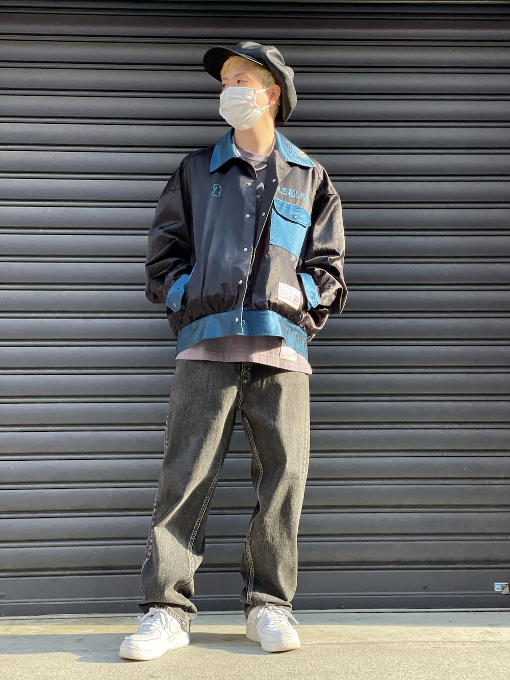 「ワイドパンツ、デニムパンツ、おしゃれさんと繋がりたい、ROYAL FLASH、royalflash梅田、backlash、MaisonMIHARAYASUHIRO、NIKE、モード、ダウンジャケット」｜「BACKLASHのアイテム（キャスケット、ブラック系）」を使った、kaiseiさん（メンズ・172cm）の冬コーディネートの1枚目の写真