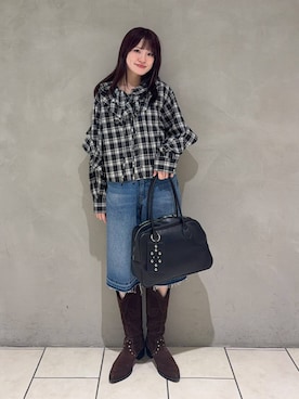 「JEANASIS（ジーナシス）のカードケースツキスタッズボストン/637295（ボストンバッグ、ブラック系）」を使った、えび（JEANASIS）さん（レディース・164cm）の春コーディネート