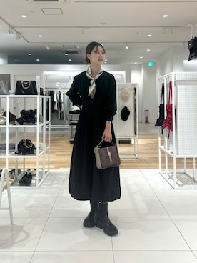 「アイテム（財布/小物、ホワイト系）」を使った、rinaさん（レディース・168cm）の秋コーディネート
