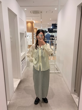 「SENSE OF PLACE by URBAN RESEARCH(センスオブプレイスバイアーバンリサーチ)の『洗濯可』スウェットライクニットスカート(スカート、グレー系)」を使った、rinaさん(レディース・168cm)の春コーディネート