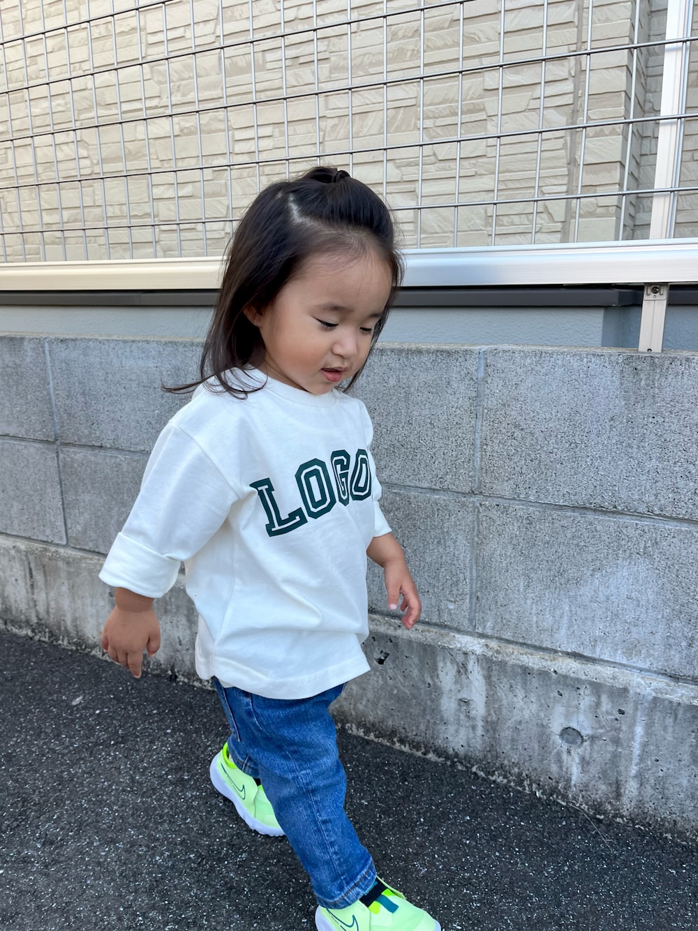 「秋服コーデ、カジュアルコーデ、ファッションを楽しもう、ナイキスニーカー、LOGOS、みどり、Branshes」｜「BRANSHESのアイテム（Tシャツ/カットソー、ホワイト系）」を使った、kotosakuさん（レディース・163cm）の秋コーディネートの1枚目の写真
