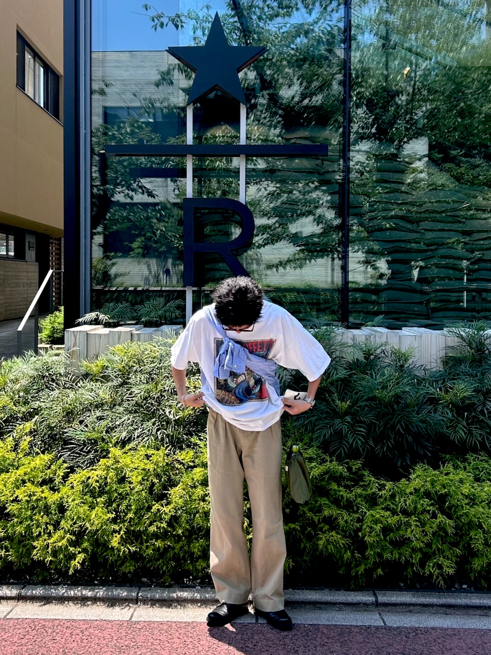 「古着、夏コーデ、あえて夏コーデ、おしゃれさんと繋がりたい」｜「5525Galleryの5525gallery/別注パンツ（その他パンツ、ベージュ系）」を使った、tarokun さん（メンズ・185cm）の秋コーディネートの1枚目の写真