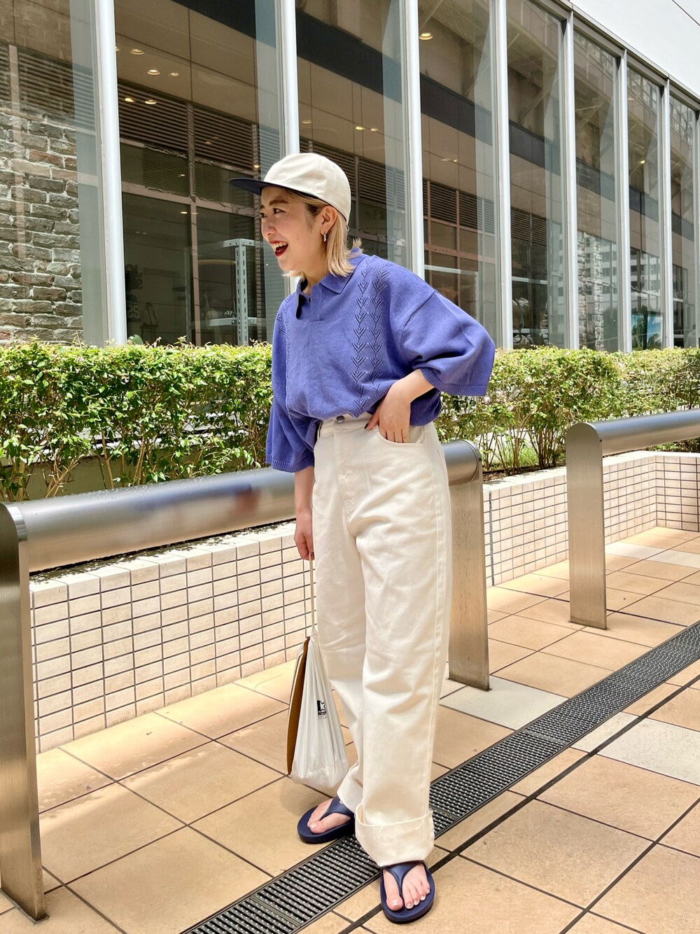 「Kastane、kastane_ootd、WHIMSIC、ニット、ニットポロ、ポロシャツ、デニム、低身長女子、カジュアルコーデ、カラー×コーデ」｜「Kastaneの【WHIMSIC】RETRO PATTERN KNIT POLO SHIRT2（ニット/セーター、パープル系）」を使った、KOUTA CHIHIROさん（レディース・153cm）の夏コーディネートの1枚目の写真
