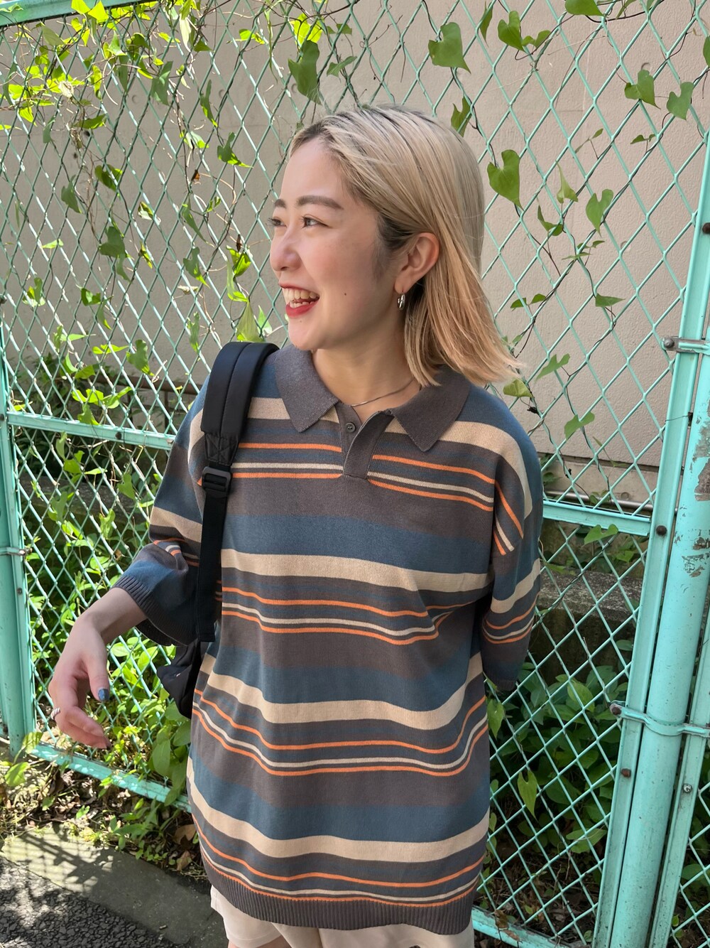 「Kastane、kastane_ootd、WHIMSIC、ポロシャツ、ハーフパンツ、ラクチンコーデ、カジュアル、低身長、低身長コーデ、低身長女子」｜「Kastaneの【WHIMSIC】MULTI BORDER KNIT POLO SHIRT（ニット/セーター、グレー系）」を使った、KOUTA CHIHIROさん（レディース・153cm）の夏コーディネートの1枚目の写真